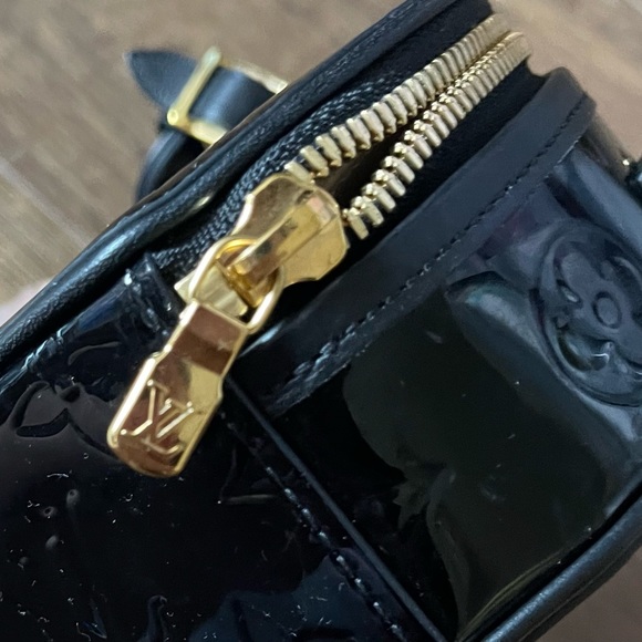 LOUIS VUITTON-AUTHENTIC Black Patent Leather Vernis Mini Boite Chapeau Handbag - Picture 5 of 16